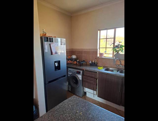 2 BEDROOM PROPERTY TO RENT IN MOOIKLOOF RIDGE ESTATE